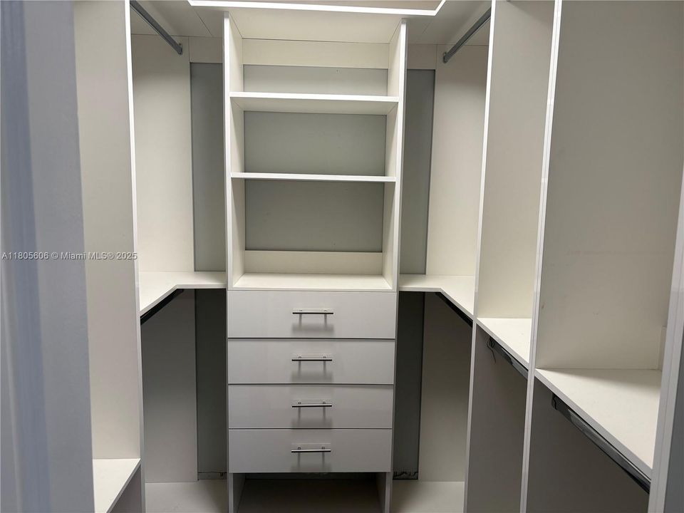 最近租的: $3,600 (4 贝兹, 2 浴室, 1680 平方英尺)