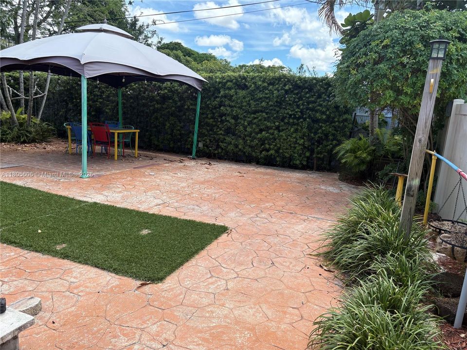 最近租的: $3,600 (4 贝兹, 2 浴室, 1680 平方英尺)