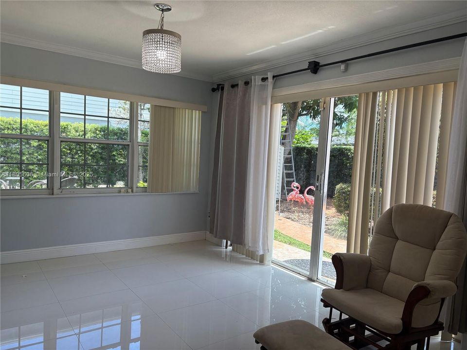 最近租的: $3,600 (4 贝兹, 2 浴室, 1680 平方英尺)