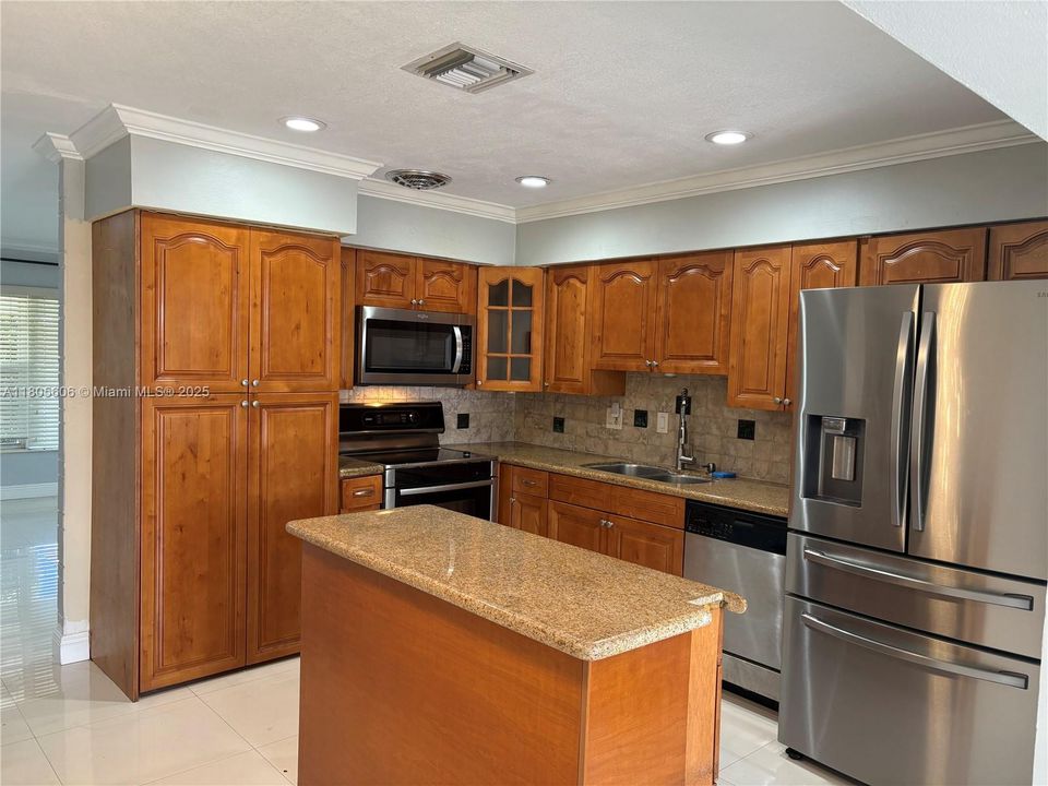 最近租的: $3,600 (4 贝兹, 2 浴室, 1680 平方英尺)