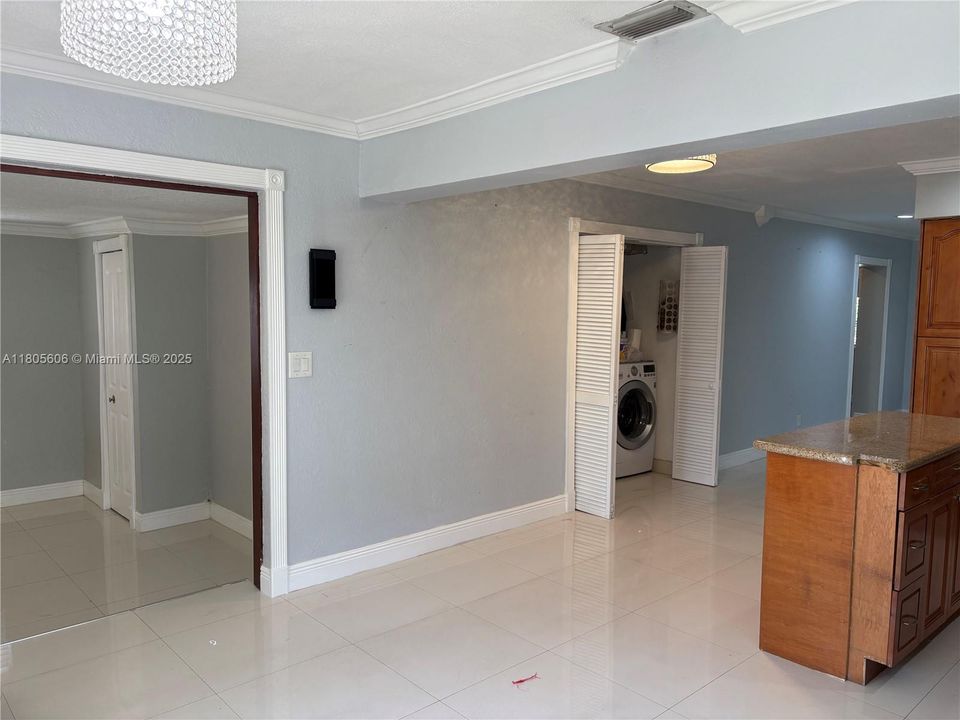 最近租的: $3,600 (4 贝兹, 2 浴室, 1680 平方英尺)