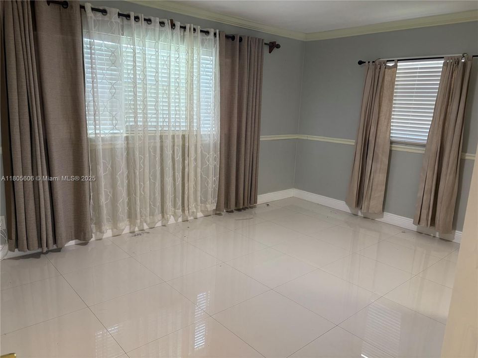 最近租的: $3,600 (4 贝兹, 2 浴室, 1680 平方英尺)