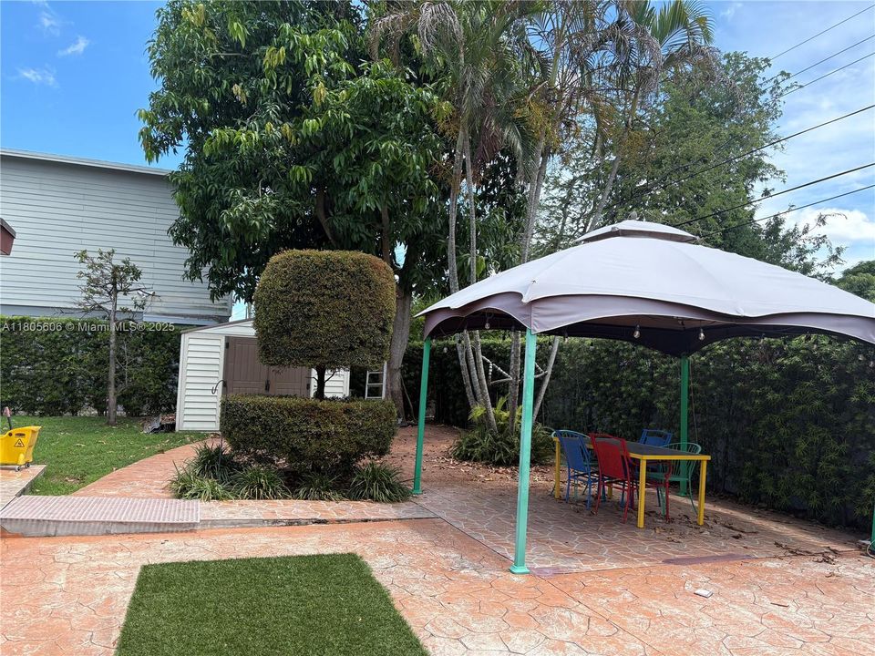 最近租的: $3,600 (4 贝兹, 2 浴室, 1680 平方英尺)