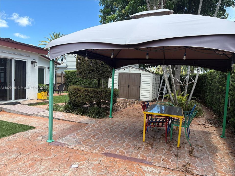 最近租的: $3,600 (4 贝兹, 2 浴室, 1680 平方英尺)