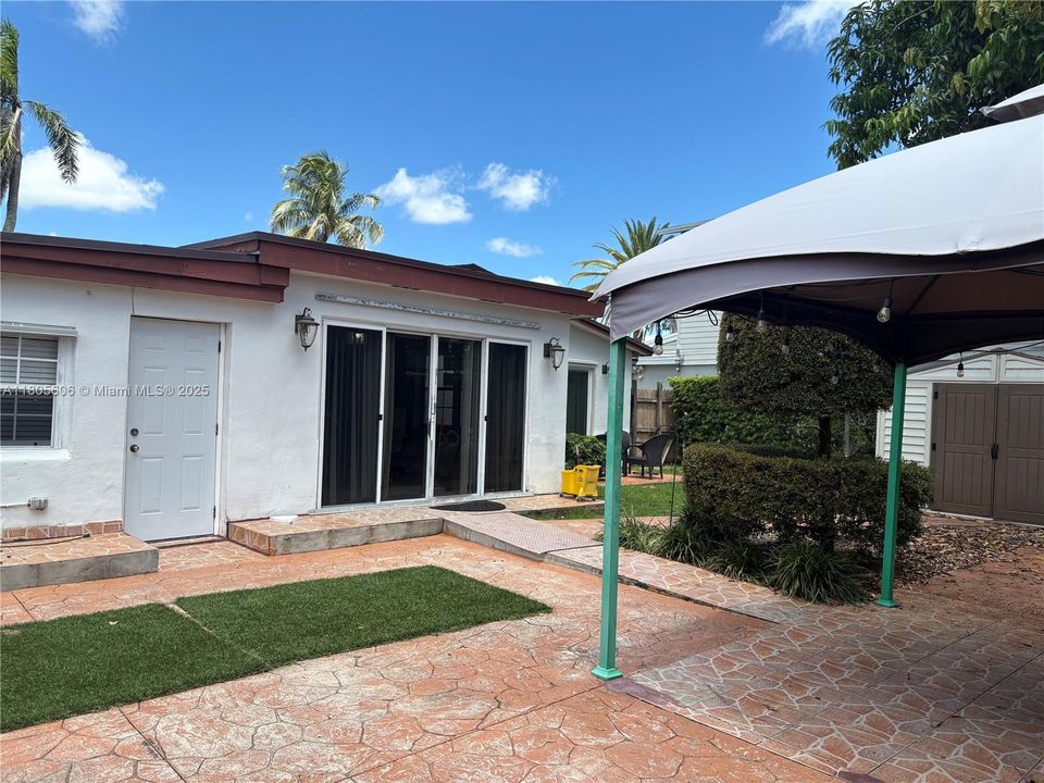 最近租的: $3,600 (4 贝兹, 2 浴室, 1680 平方英尺)