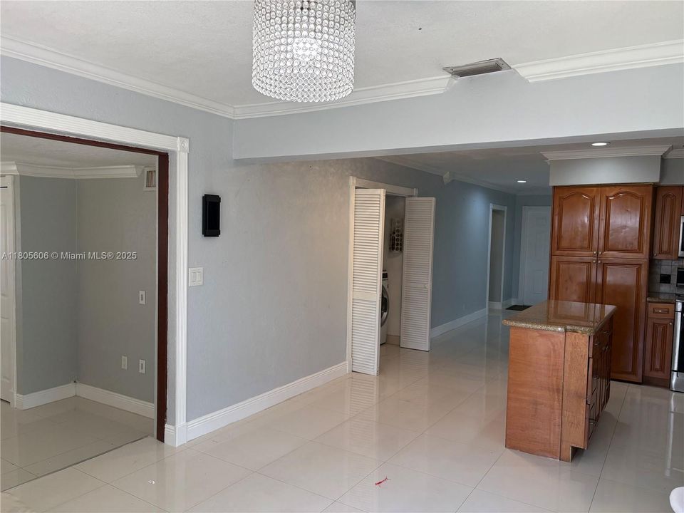 最近租的: $3,600 (4 贝兹, 2 浴室, 1680 平方英尺)