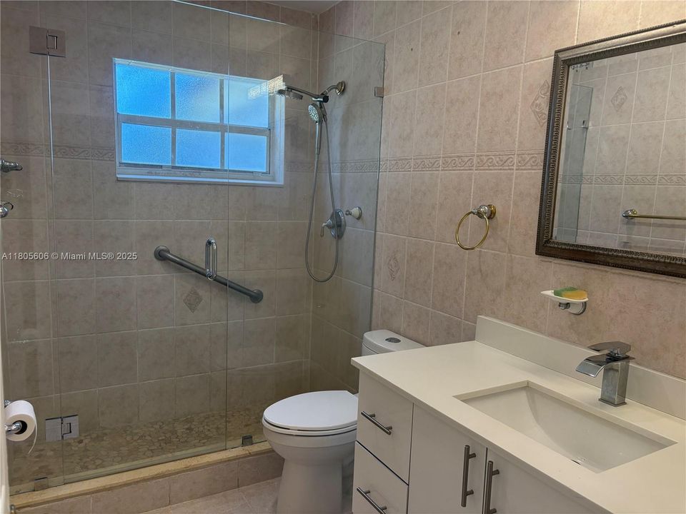 最近租的: $3,600 (4 贝兹, 2 浴室, 1680 平方英尺)