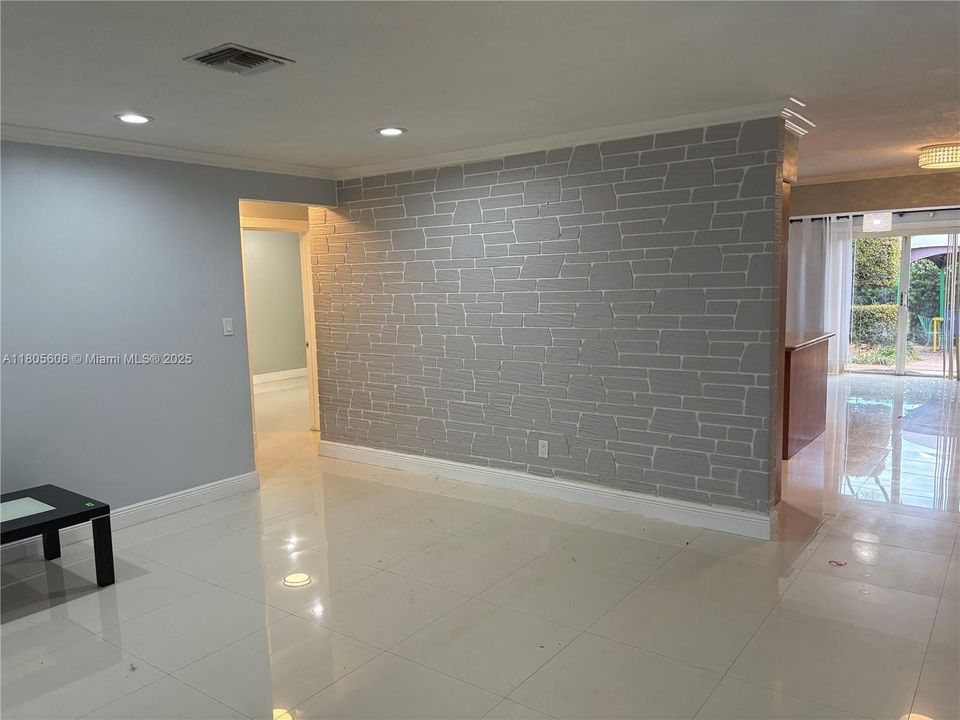 最近租的: $3,600 (4 贝兹, 2 浴室, 1680 平方英尺)