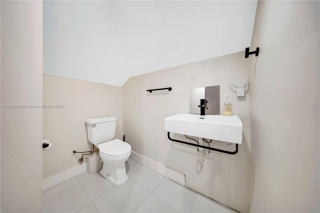 UNIT 2 2ND BATHROOM
