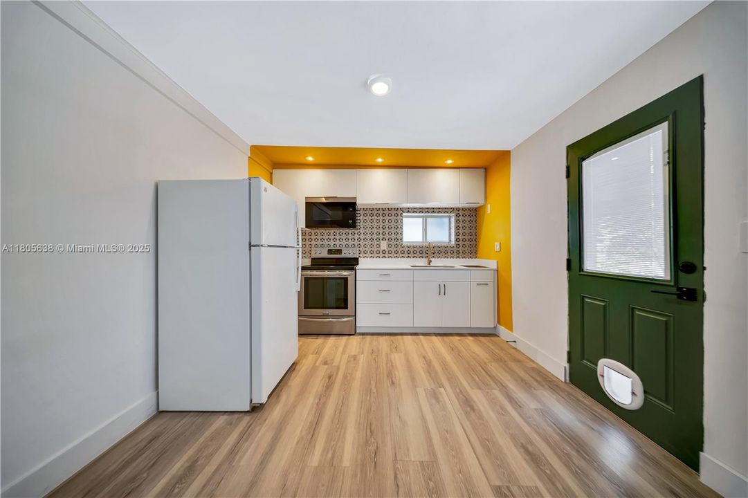 UNIT 5 ENTRANCE/ KITCHEN