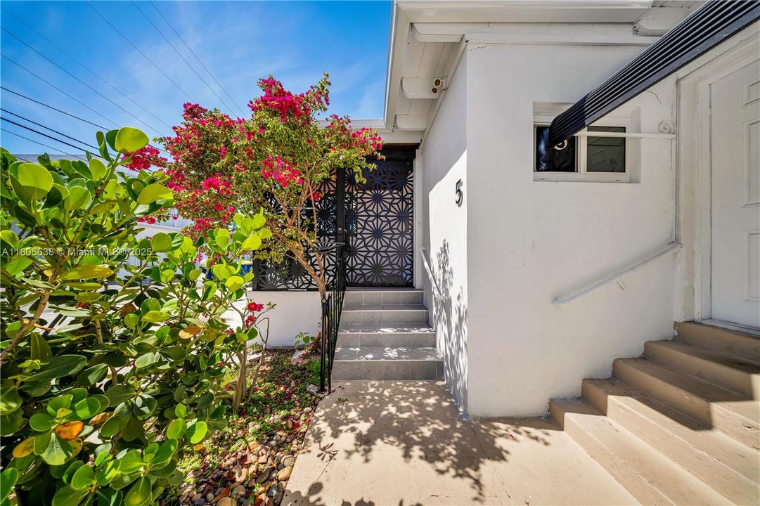 EXTERIOR VIEW OF UNIT 5/ PRIVATE PATIO