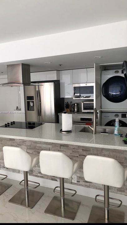 最近售出: $529,000 (2 贝兹, 2 浴室, 1030 平方英尺)