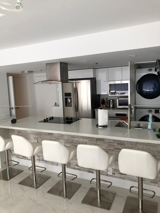 最近售出: $529,000 (2 贝兹, 2 浴室, 1030 平方英尺)