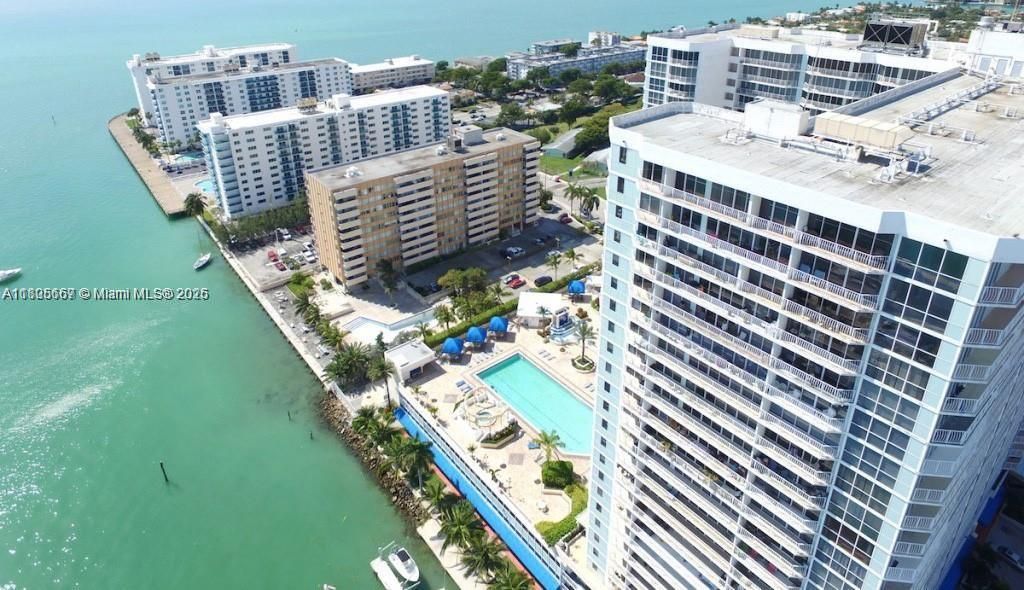 最近售出: $529,000 (2 贝兹, 2 浴室, 1030 平方英尺)