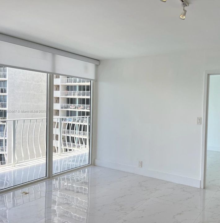 最近售出: $529,000 (2 贝兹, 2 浴室, 1030 平方英尺)