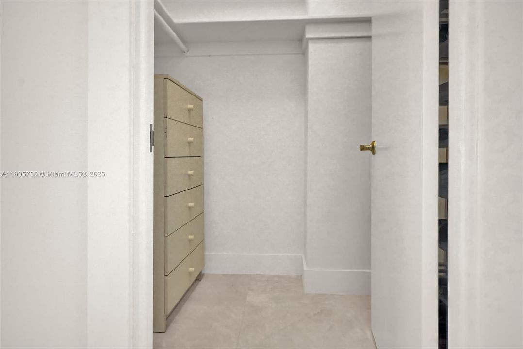 Vendido Recientemente: $990,000 (2 camas, 2 baños, 2210 Pies cuadrados)