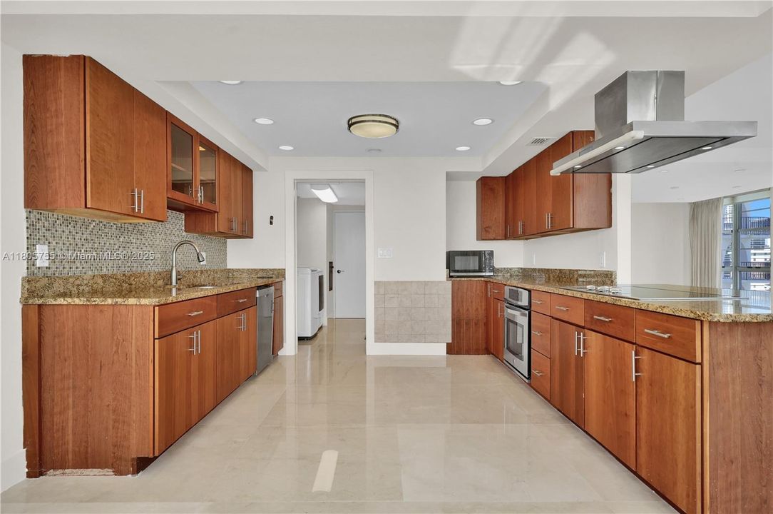 Vendido Recientemente: $990,000 (2 camas, 2 baños, 2210 Pies cuadrados)