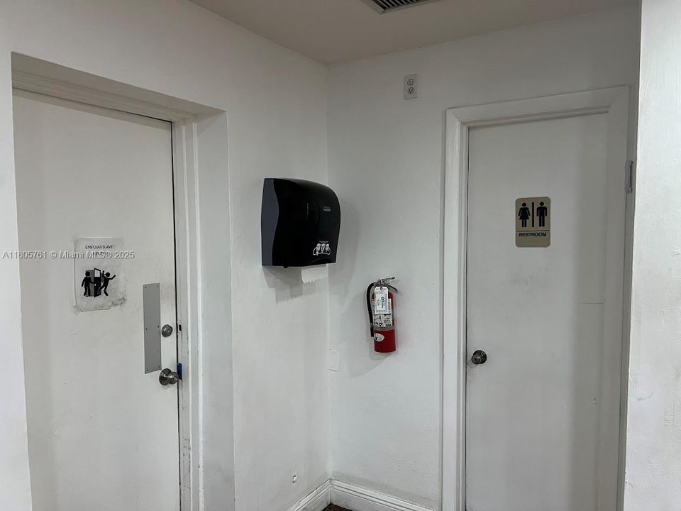 最近售出: $4,800,000 (0 贝兹, 0 浴室, 0 平方英尺)