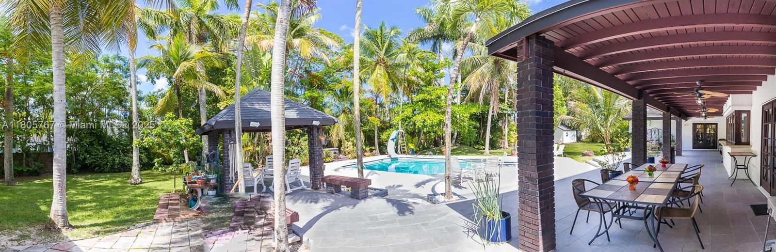 Vendido Recientemente: $1,999,999 (5 camas, 3 baños, 2574 Pies cuadrados)