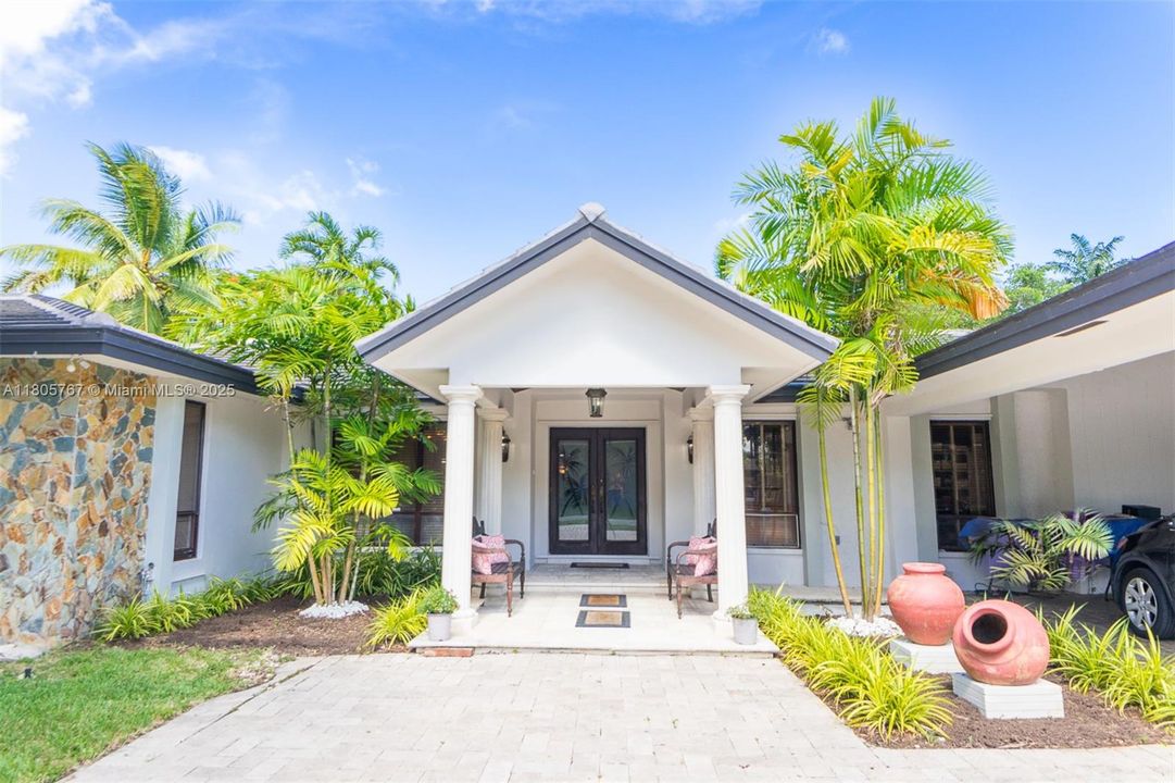 Vendido Recientemente: $1,999,999 (5 camas, 3 baños, 2574 Pies cuadrados)