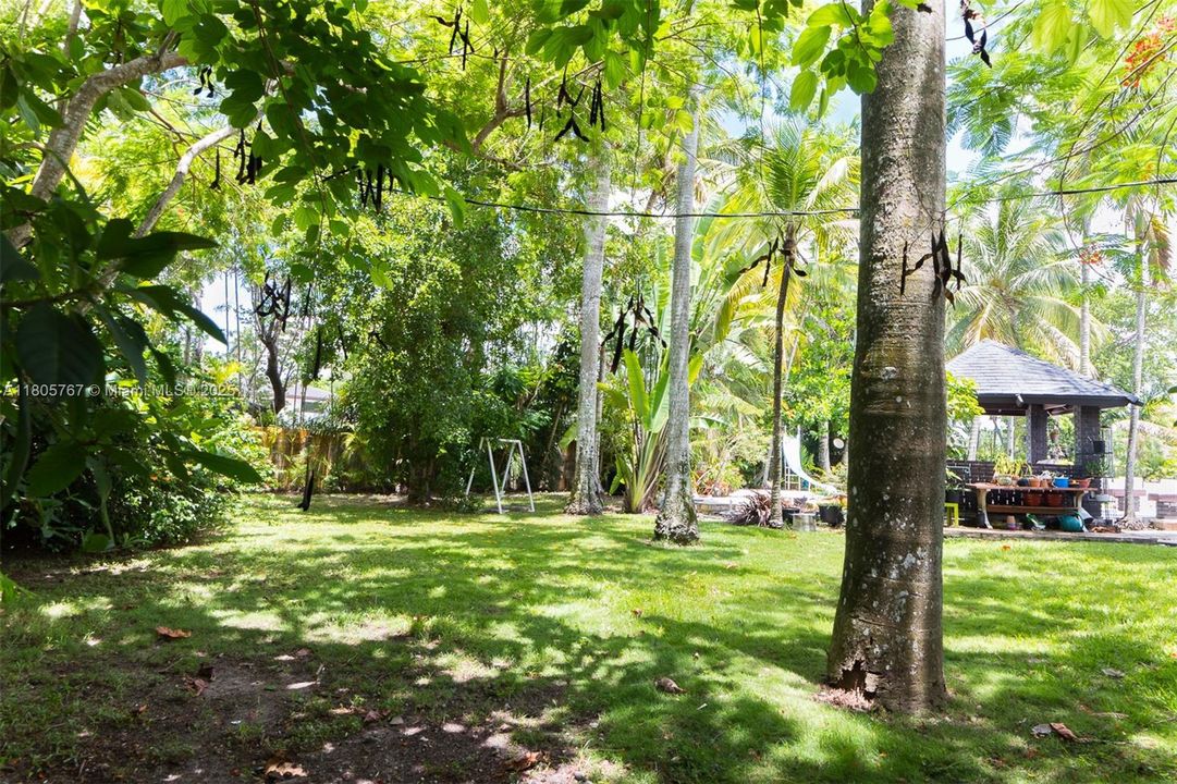 Vendido Recientemente: $1,999,999 (5 camas, 3 baños, 2574 Pies cuadrados)