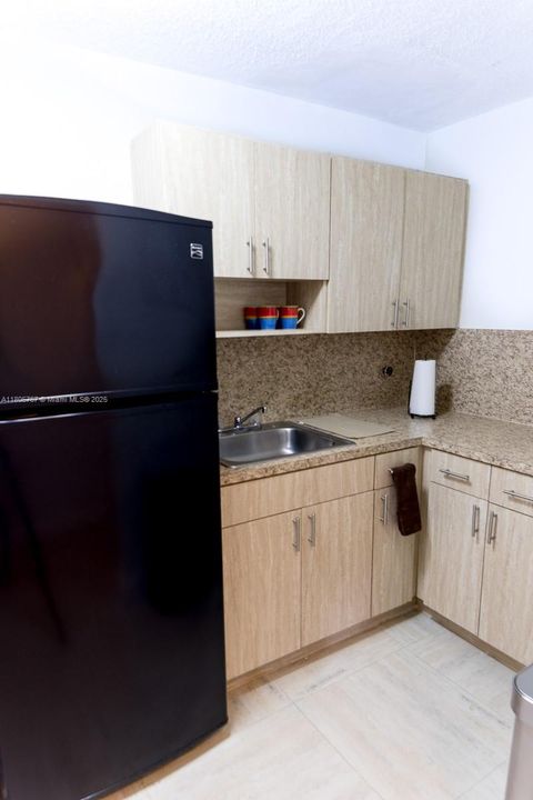 Vendido Recientemente: $1,999,999 (5 camas, 3 baños, 2574 Pies cuadrados)