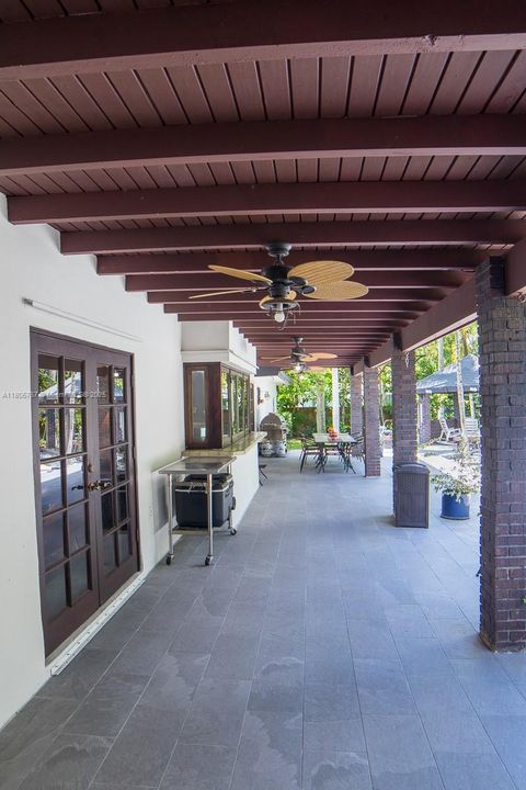 Vendido Recientemente: $1,999,999 (5 camas, 3 baños, 2574 Pies cuadrados)