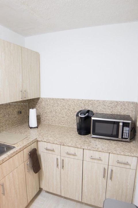 Vendido Recientemente: $1,999,999 (5 camas, 3 baños, 2574 Pies cuadrados)