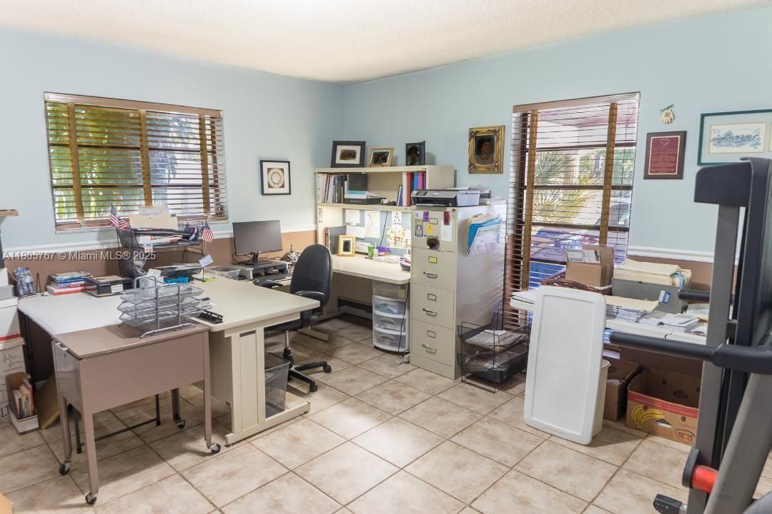 Vendido Recientemente: $1,999,999 (5 camas, 3 baños, 2574 Pies cuadrados)