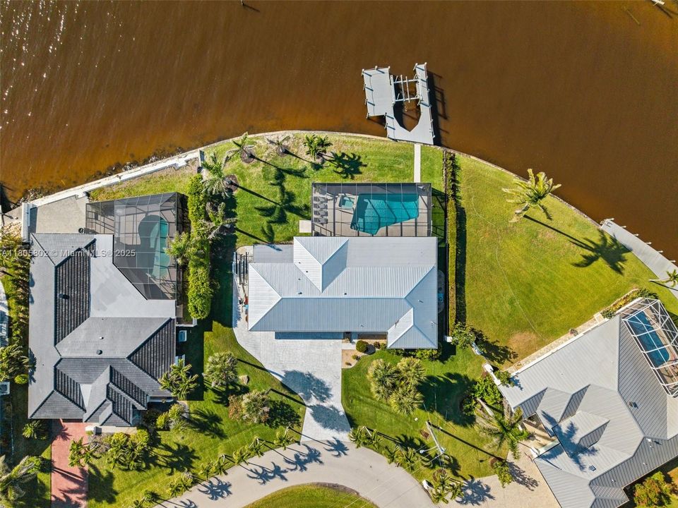 Oversized lot with 116 Feet of Direct Riverfront
