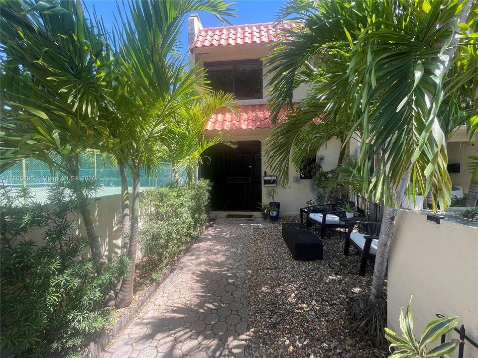 Recently Rented: $3,375 (2 beds, 2 baths, 1507 Square Feet)