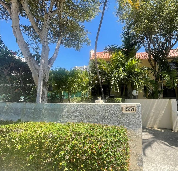 Recently Rented: $3,375 (2 beds, 2 baths, 1507 Square Feet)