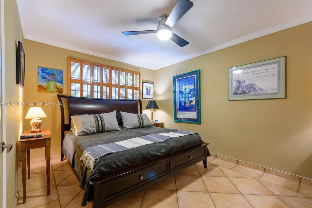 Vendido Recientemente: $1,950,000 (4 camas, 3 baños, 2744 Pies cuadrados)