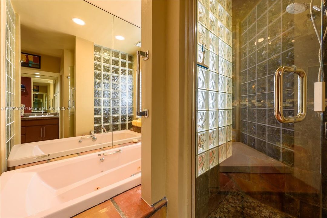 Vendido Recientemente: $1,950,000 (4 camas, 3 baños, 2744 Pies cuadrados)