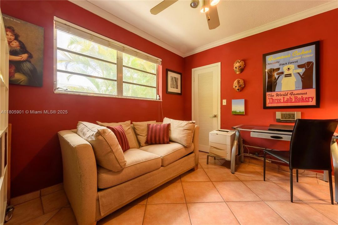 Vendido Recientemente: $1,950,000 (4 camas, 3 baños, 2744 Pies cuadrados)