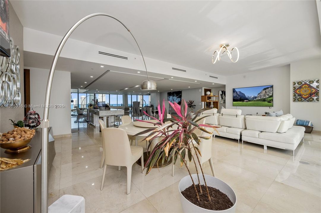 待售: $9,900,000 (7 贝兹, 5 浴室, 6293 平方英尺)