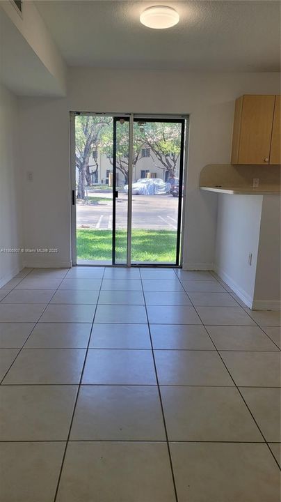 Active With Contract: $220,000 (3 beds, 2 baths, 1099 Square Feet)