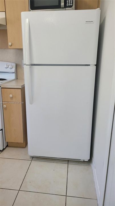 Active With Contract: $220,000 (3 beds, 2 baths, 1099 Square Feet)