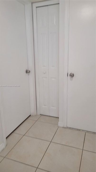 Active With Contract: $220,000 (3 beds, 2 baths, 1099 Square Feet)