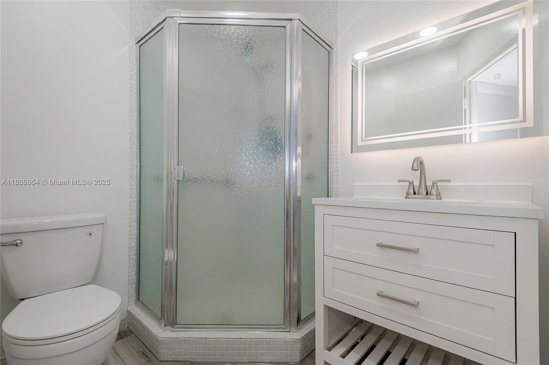 For Sale: $119,900 (2 beds, 2 baths, 944 Square Feet)