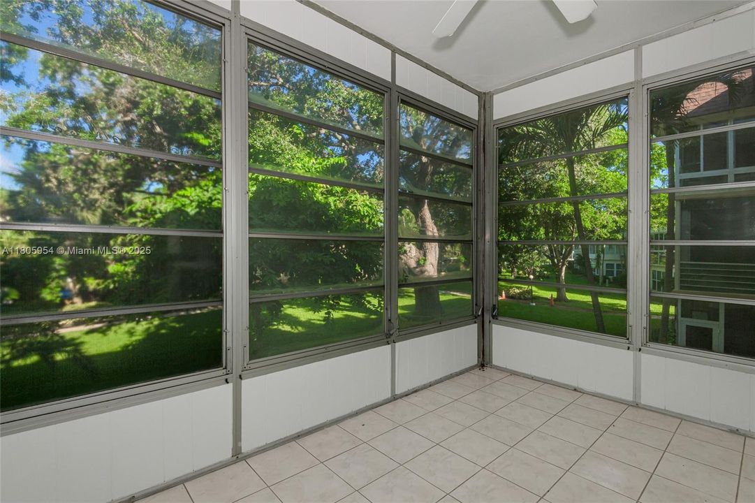 For Sale: $119,900 (2 beds, 2 baths, 944 Square Feet)