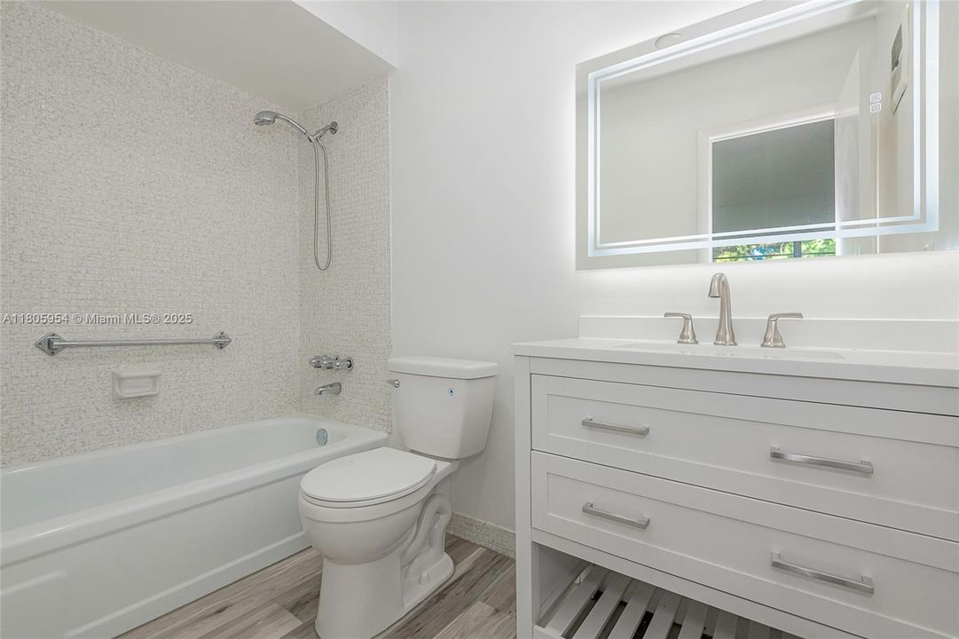 For Sale: $119,900 (2 beds, 2 baths, 944 Square Feet)