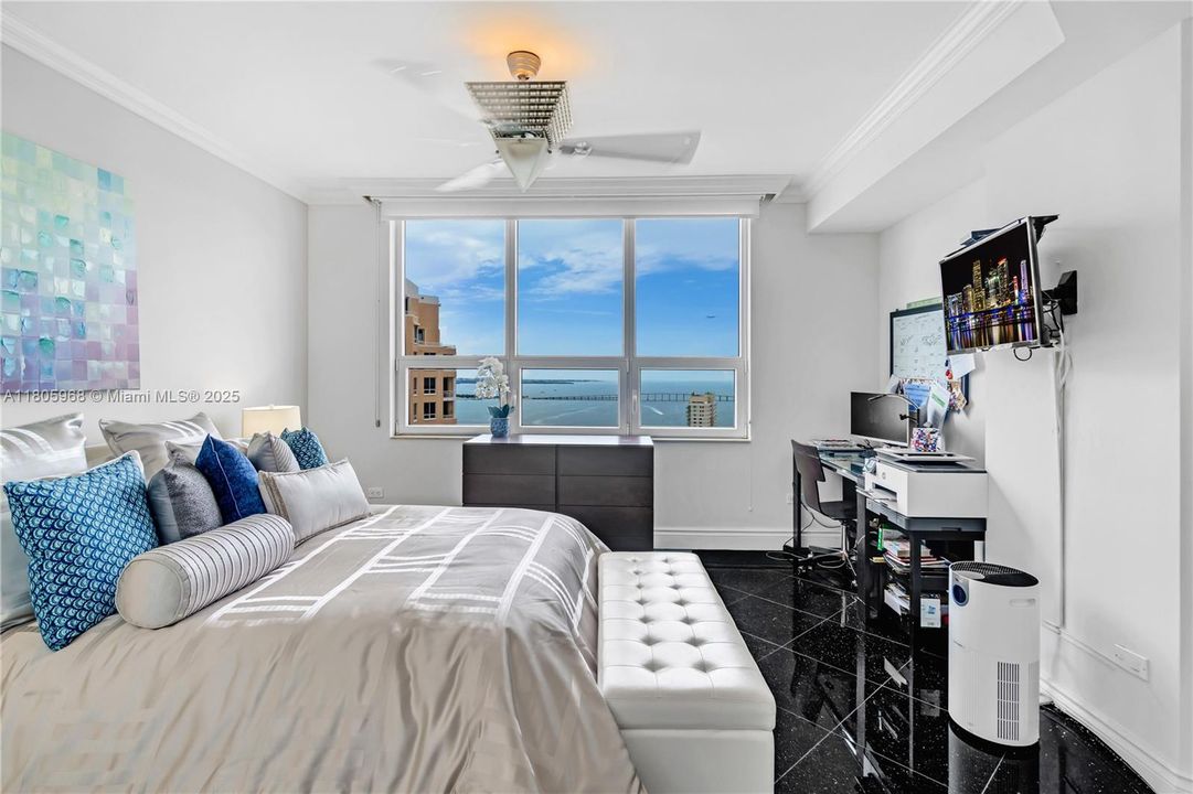 For Sale: $850,000 (1 beds, 1 baths, 1087 Square Feet)