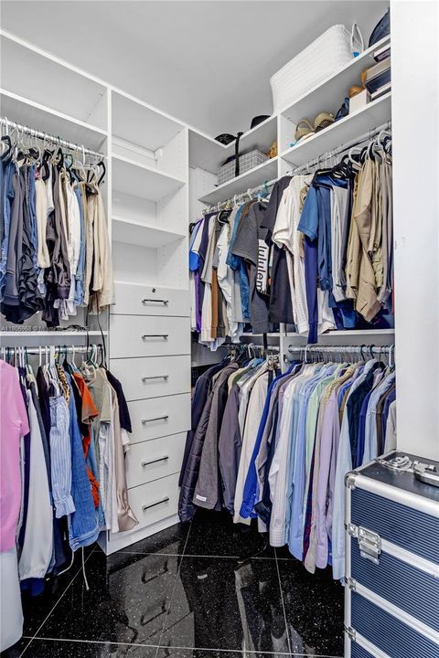 For Sale: $850,000 (1 beds, 1 baths, 1087 Square Feet)