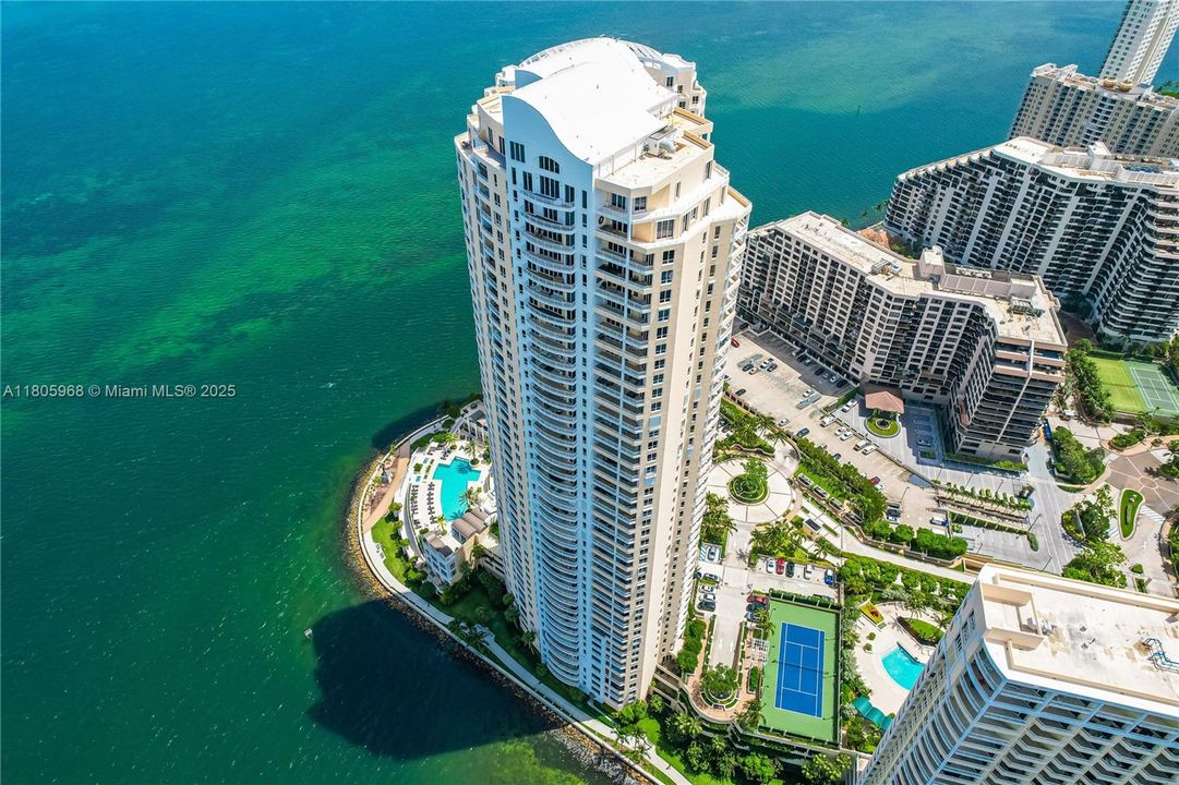 For Sale: $850,000 (1 beds, 1 baths, 1087 Square Feet)