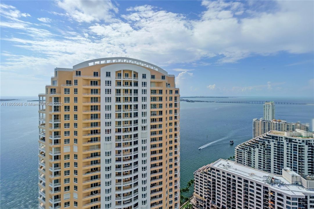For Sale: $850,000 (1 beds, 1 baths, 1087 Square Feet)