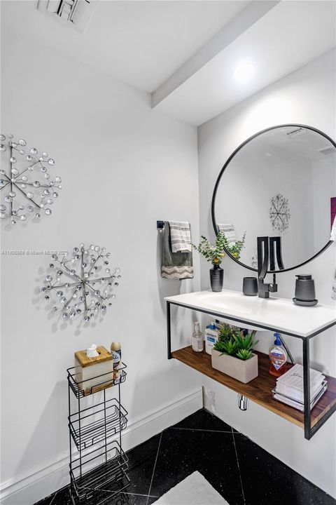 For Sale: $850,000 (1 beds, 1 baths, 1087 Square Feet)