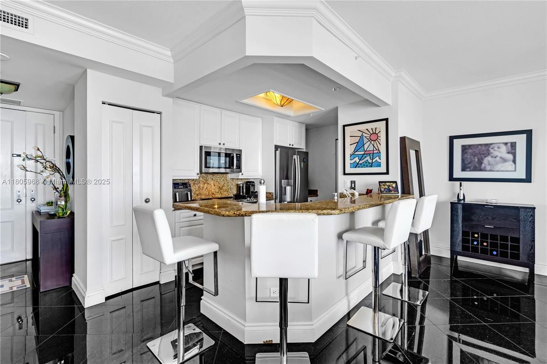 For Sale: $850,000 (1 beds, 1 baths, 1087 Square Feet)