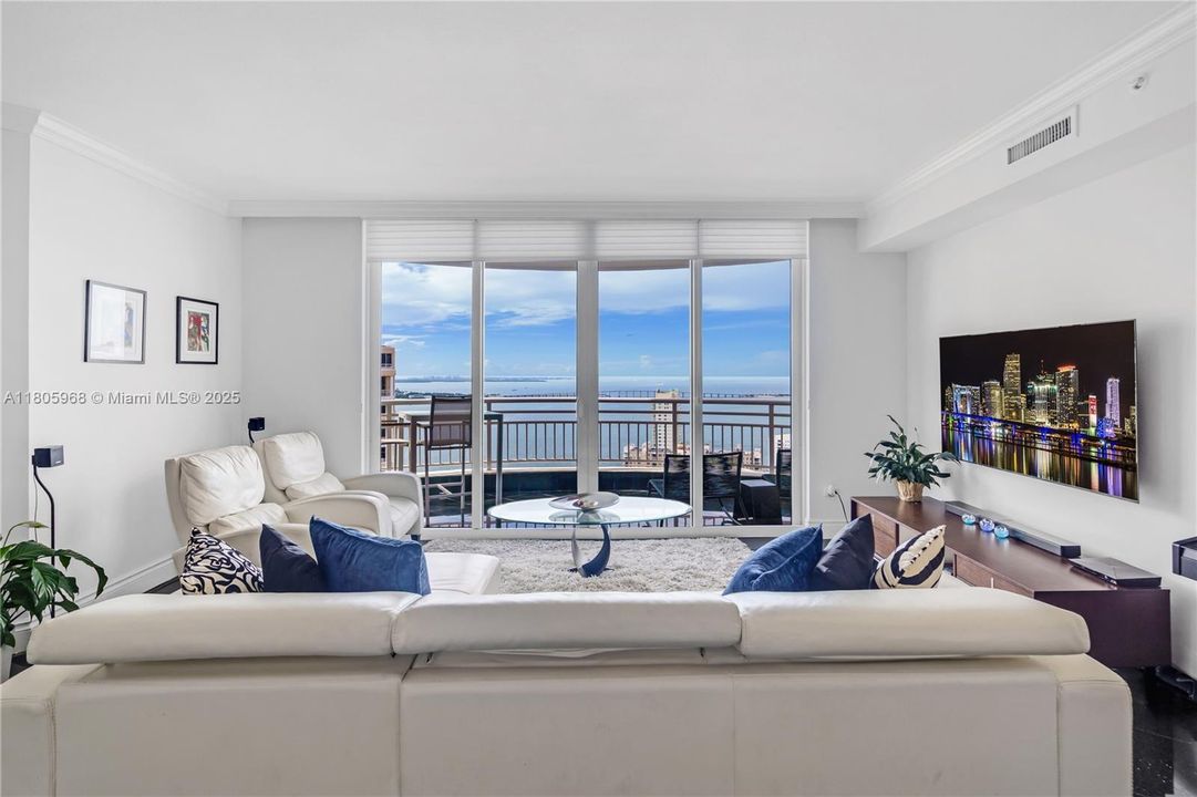 For Sale: $850,000 (1 beds, 1 baths, 1087 Square Feet)