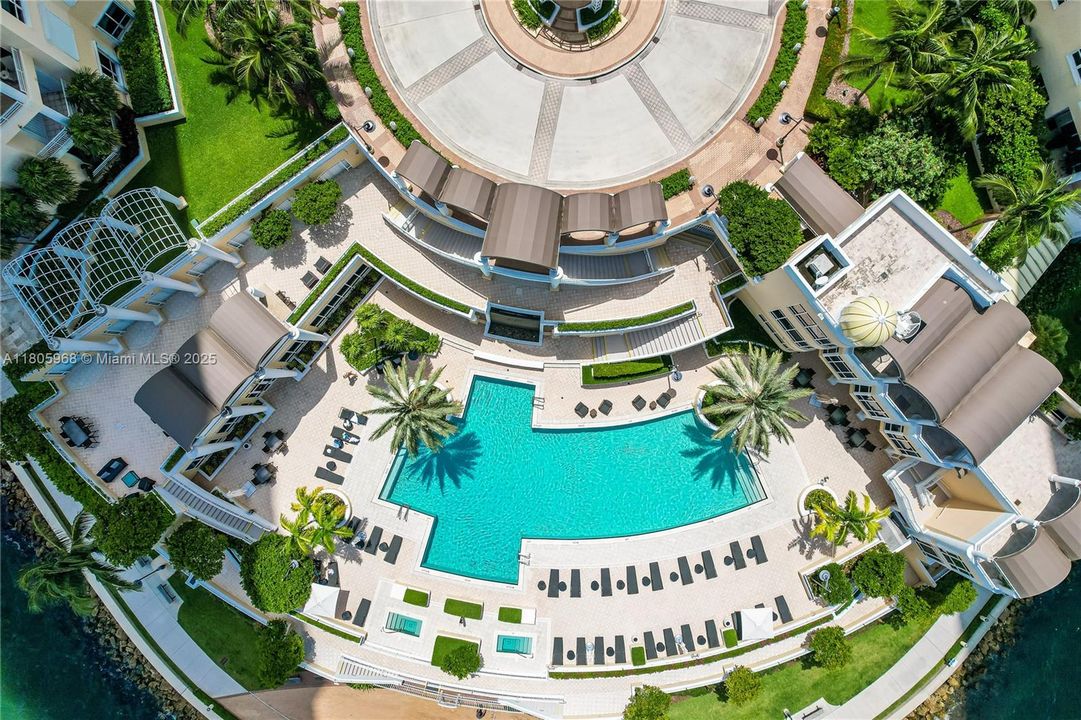 For Sale: $850,000 (1 beds, 1 baths, 1087 Square Feet)